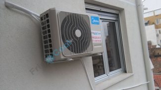 Midea spoljasnja jedinica odvod kondezata odveden u oluk